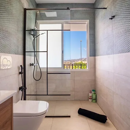 Family With Pool And Sea View By Lovetenerife Hébergement de vacances *