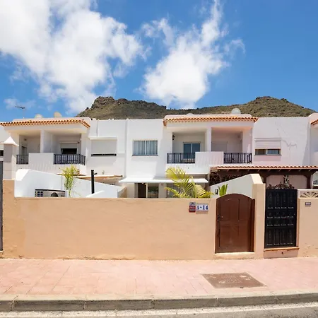 Family With Pool And Sea View By Lovetenerife בית נופש